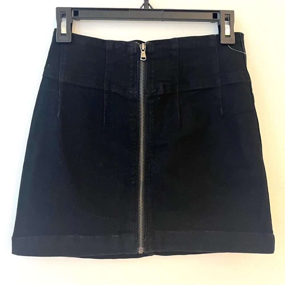 Free People Virgo Black Denim Zip Front Mini Skirt Size 26 NWT - Picture 2 of 9